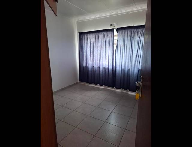 5 BEDROOM PROPERTY TO RENT IN DWARSKERSBOS